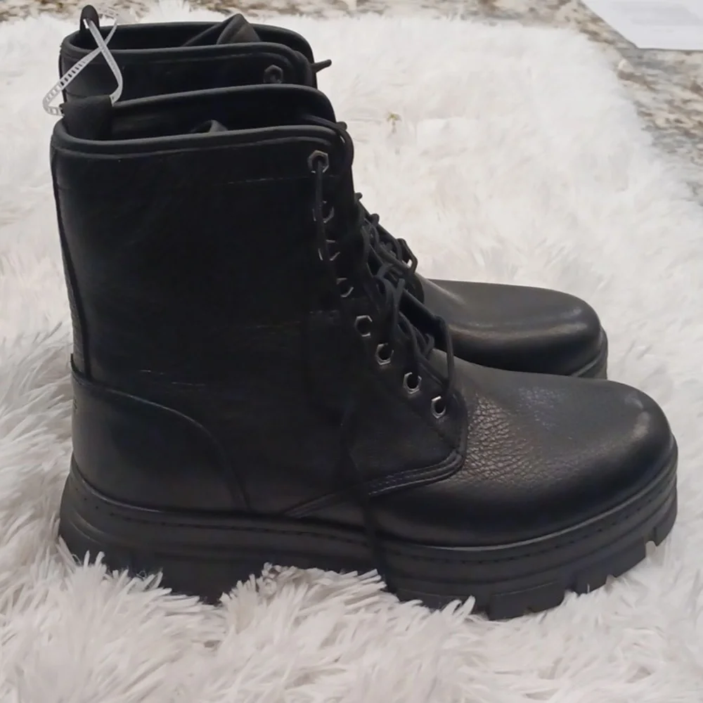 New UGG Men's Ankle Lace Up Boots Vibram Soles & Waterproof Black Leather
